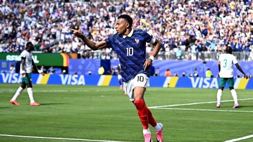 Mbappe, Nike’dan On’a geçerek İsviçre markasıyla futbol sahasına adım attı Mbappe, Nike'dan On'a geçerek İsviçre markasıyla futbol sahasına adım attı