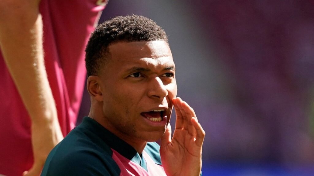 Mbappe, Türkiye maçı öncesi griple Fransa antrenmanını kaçırdı