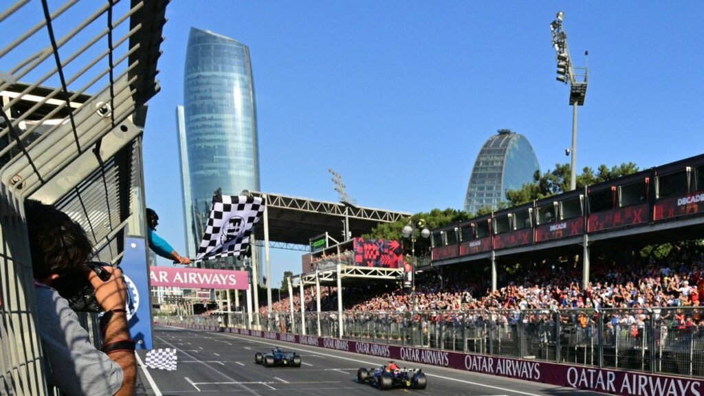 Mercedes’ Russell, Verstappen’ı geride bırakarak Azerbaycan GP zaferini kazandı Mercedes' Russell, Verstappen'ı geride bırakarak Azerbaycan GP zaferini kazandı
