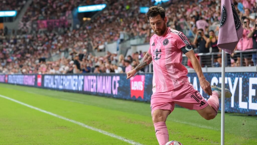 Messi İspanyol kulübü Eldense'yi satın alarak futbol imparatorluğunu genişletiyor