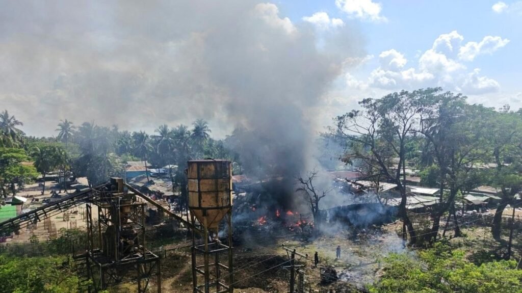 Myanmar’daki hava saldırısında Rakhin eyaletinde 33 kişi hayatını kaybetti Myanmar'daki hava saldırısında Rakhin eyaletinde 33 kişi hayatını kaybetti