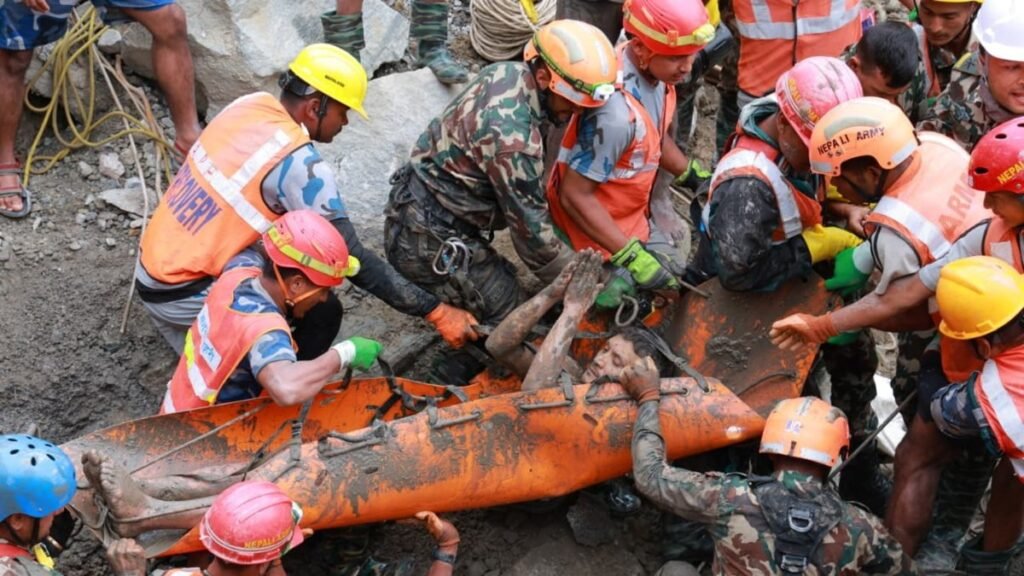 Nepal tünelinden felaketin üzerinden 9 gün sonra 2 işçi kurtarıldı