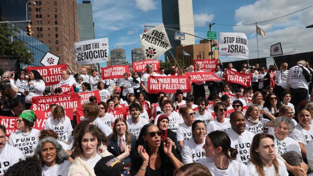 New York’taki Netanyahu karşıtı protestoda Hollywood yıldızları gözaltına alındı New York'taki Netanyahu karşıtı protestoda Hollywood yıldızları gözaltına alındı
