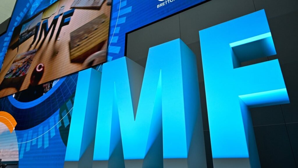 Oxfam, IMF’yi son on yılda kemer sıkma taleplerini artırmakla suçladı Oxfam, IMF'yi son on yılda kemer sıkma taleplerini artırmakla suçladı