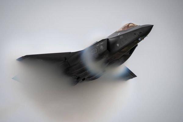 Pentagon, F-35 parçalarını Pasifik Okyanusu üzerinde kaybetti Pentagon, F-35 parçalarını Pasifik Okyanusu üzerinde kaybetti