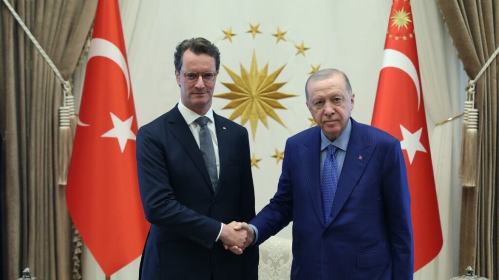 Potansiyel Merz varisi Türkiye’yi büyük bir iş grubu ile ziyaret etti Potansiyel Merz varisi Türkiye'yi büyük bir iş grubu ile ziyaret etti