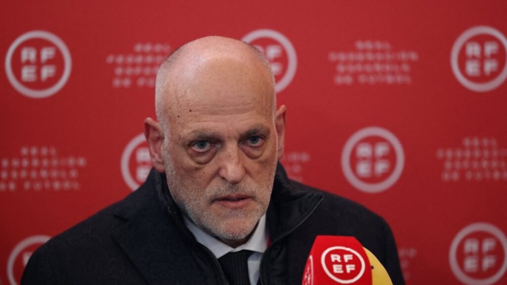 Real Madrid, artan Tebas çatışmasıyla yeni La Liga lideri talep etti