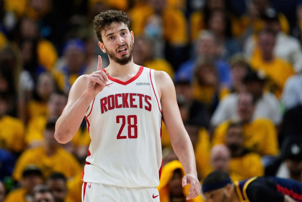 Rockets genel menajeri Alperen Şengün'ü Türkiye'de ziyaret etti