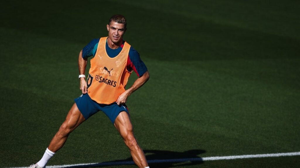 Ronaldo emeklilik tartışmalarından kaçınıyor, 1.000 gol hedefi yakınında