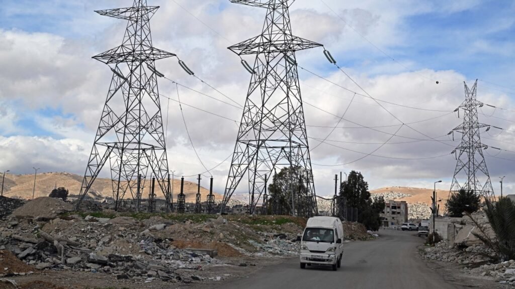 Şam dışındaki enerji santrali yakınında gaz boru hattı patladı Şam dışındaki enerji santrali yakınında gaz boru hattı patladı
