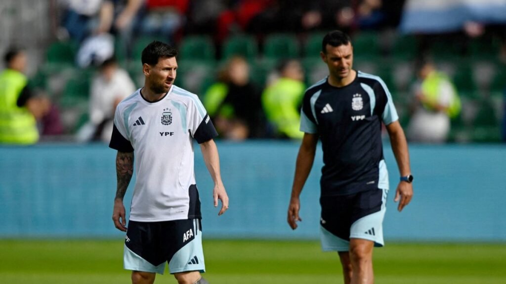 Scaloni, Messi’nin veda hazırlıklarına rağmen Arjantin’de kalmayı düşündü Scaloni, Messi'nin veda hazırlıklarına rağmen Arjantin'de kalmayı düşündü