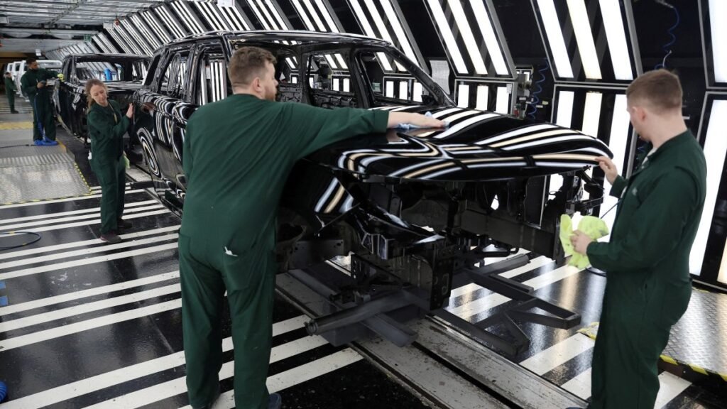 Siber saldırının ardından Jaguar Land Rover 4,000 işe son verecek Siber saldırının ardından Jaguar Land Rover 4,000 işe son verecek