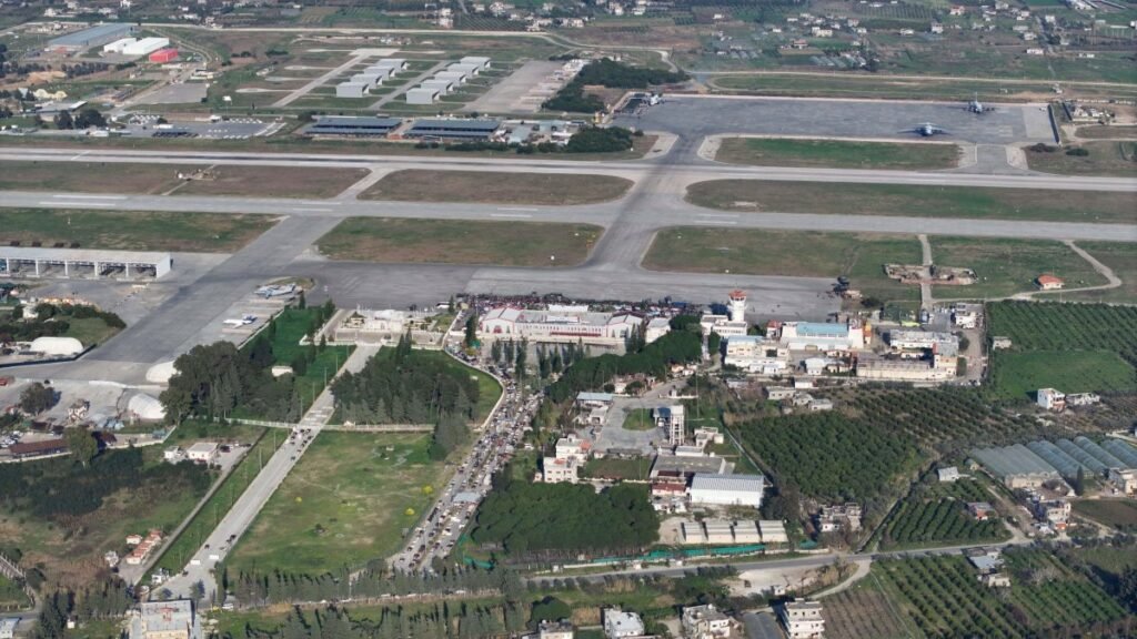 Suriyeli ordu komutanı, Lazkiye'deki Rus Hmeymim üssünü ziyaret etti