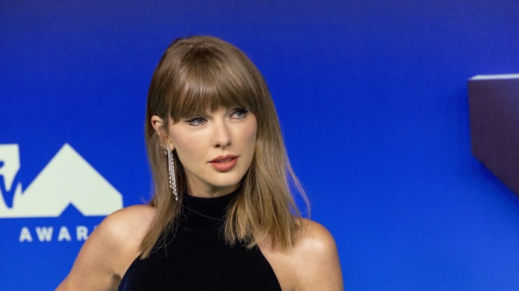 Taylor Swift, VMA tarihinin en çok ödül kazanan sanatçısı oldu Taylor Swift, VMA tarihinin en çok ödül kazanan sanatçısı oldu