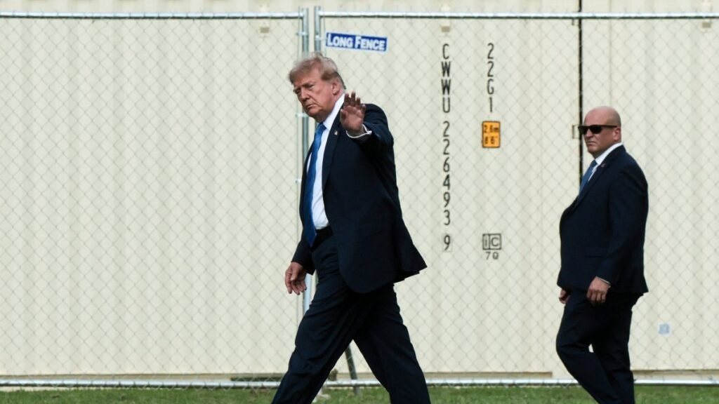 Trump’ın onayı tarihinin en düşük seviyesi olan yüzde 33’te kaldı Trump'ın onayı tarihinin en düşük seviyesi olan yüzde 33'te kaldı