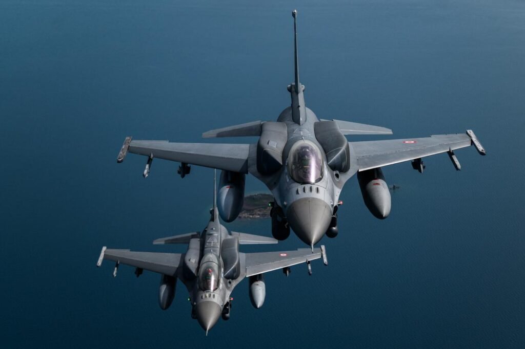 Türk Hava Kuvvetleri Kıbrıs’ın güneyinde eğitim uçuşu gerçekleştirdi Türk Hava Kuvvetleri Kıbrıs'ın güneyinde eğitim uçuşu gerçekleştirdi