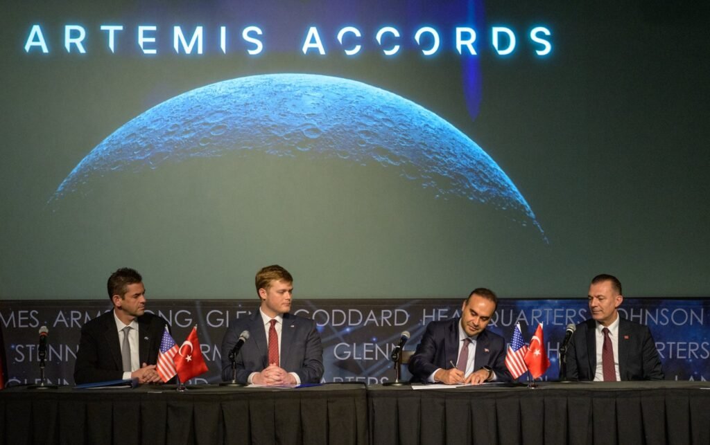 Türkiye, 71. imzacı olarak Artemis Anlaşmaları'na katıldı