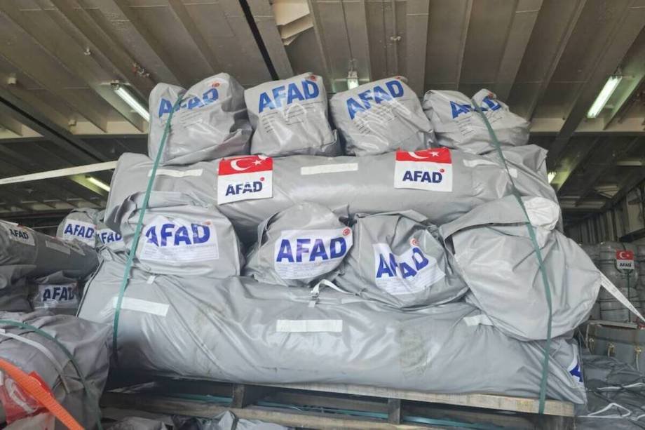 Türkiye, Lübnan’daki Filistinli mültecilere 2.000 ton un gönderdi Türkiye, Lübnan'daki Filistinli mültecilere 2.000 ton un gönderdi