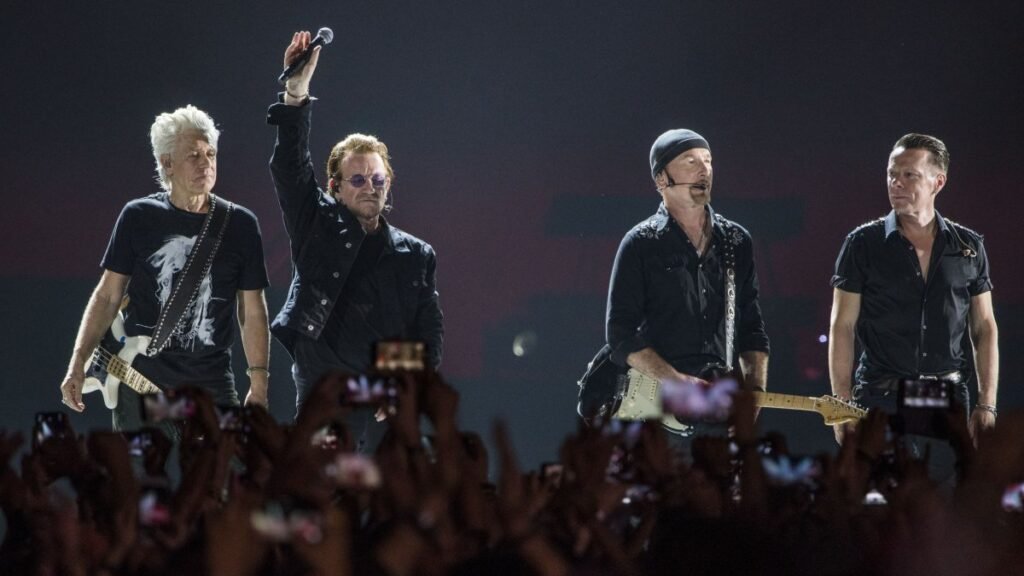 U2, 50. yılını ‘Carnaval de Luz’ albümüyle kutluyor U2, 50. yılını ‘Carnaval de Luz’ albümüyle kutluyor