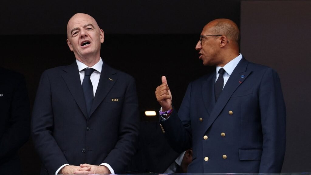 UEFA ve CONCACAF, FIFA’dan her üyeye 10 milyon dolar verilmesini talep etti UEFA ve CONCACAF, FIFA'dan her üyeye 10 milyon dolar verilmesini talep etti