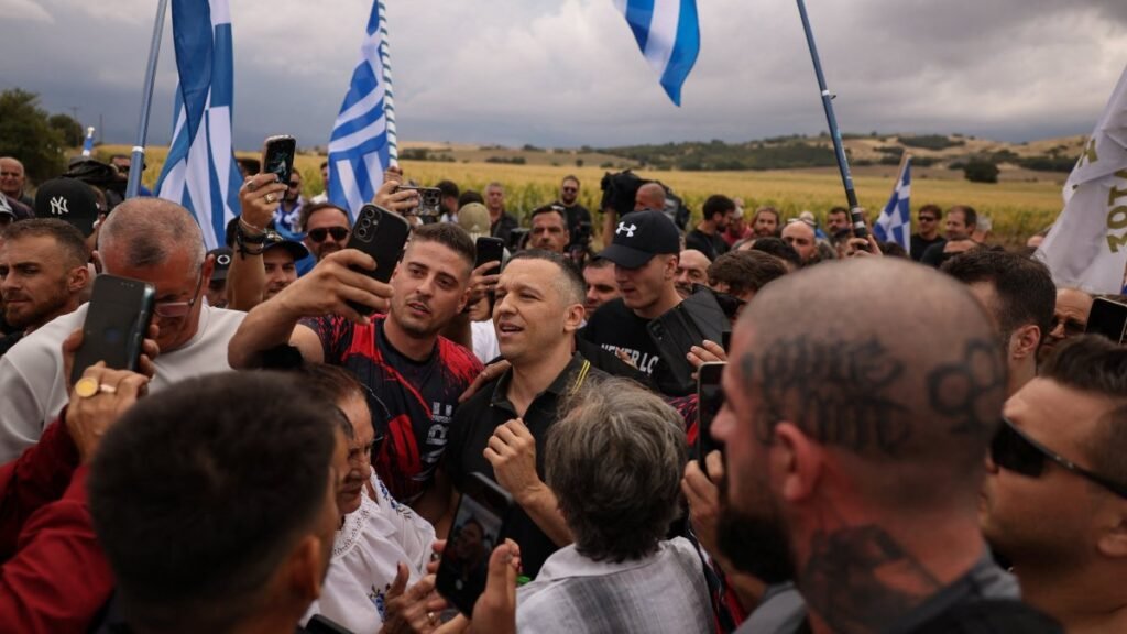 Yunan aşırı sağ lideri hapisten çıktıktan sonra siyasi geri dönüş peşinde