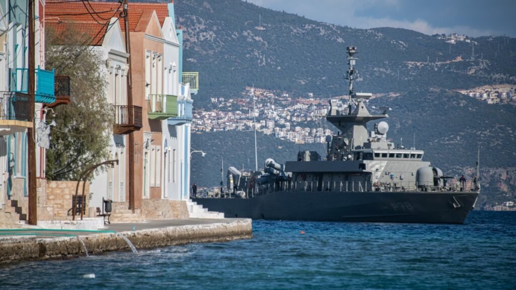 Yunanistan, Meis adasının silahsızlandırılmış statüsünü ihlal etti Yunanistan, Meis adasının silahsızlandırılmış statüsünü ihlal etti