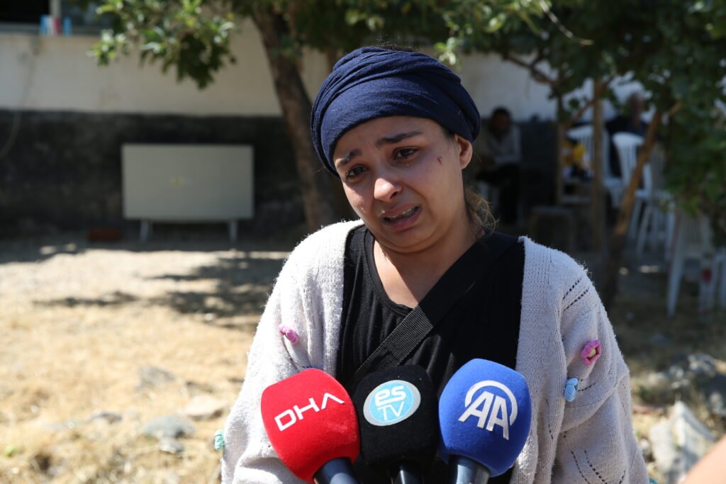Girne açıklarında batan gemide kaybolan Elmas Demir’in çocukları annelerinden gelecek haberi bekliyor Girne açıklarında batan gemide kaybolan Elmas Demir’in çocukları annelerinden gelecek haberi bekliyor
