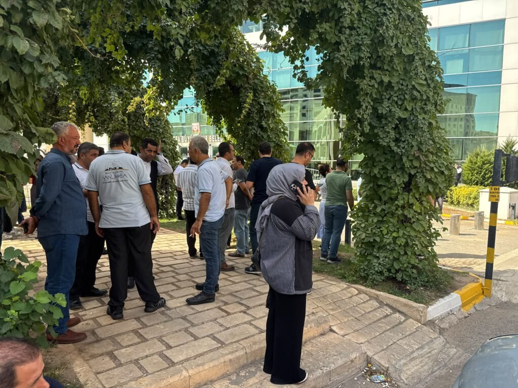 Şanlıurfa’da 5,4 büyüklüğündeki deprem: Eğitime ara verildi Şanlıurfa'da 5,4 büyüklüğündeki deprem: Eğitime ara verildi