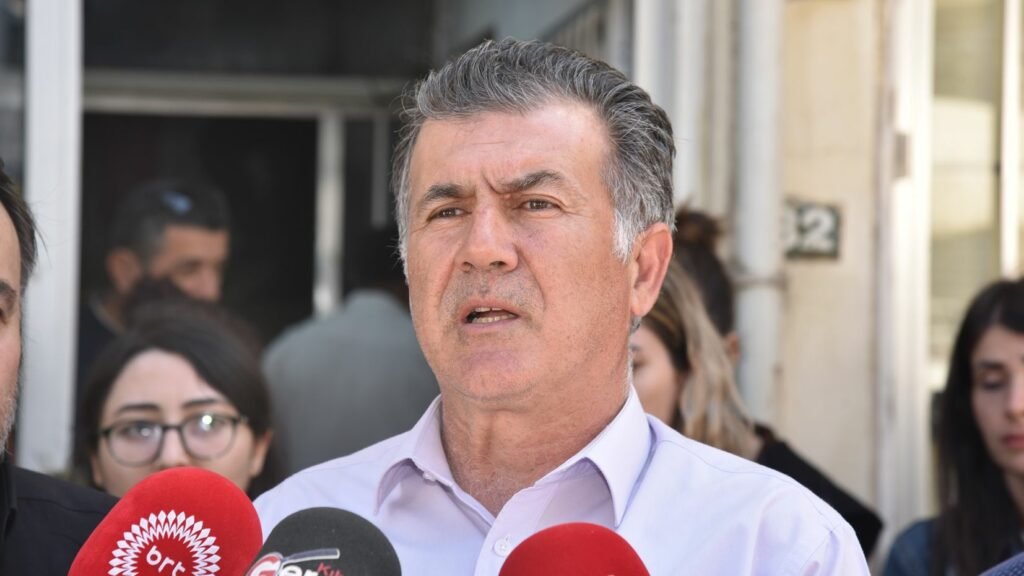 Hür-İş, siyasi partilere Sosyal Sigortalar’da emeklilik düzenlemesi için çağrı yaptı Hür-İş, siyasi partilere Sosyal Sigortalar'da emeklilik düzenlemesi için çağrı yaptı