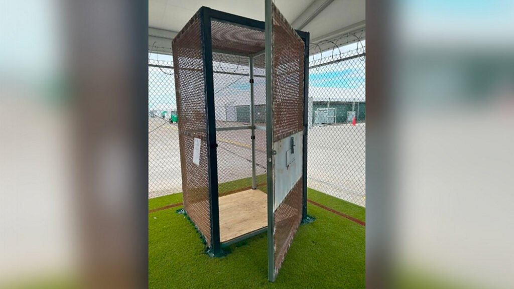ABD’deki gözaltı merkezi Timsah Alcatraz’da “küçük metal kafesler” kullanıldığı belirtildi ABD'deki gözaltı merkezi Timsah Alcatraz'da "küçük metal kafesler" kullanıldığı belirtildi