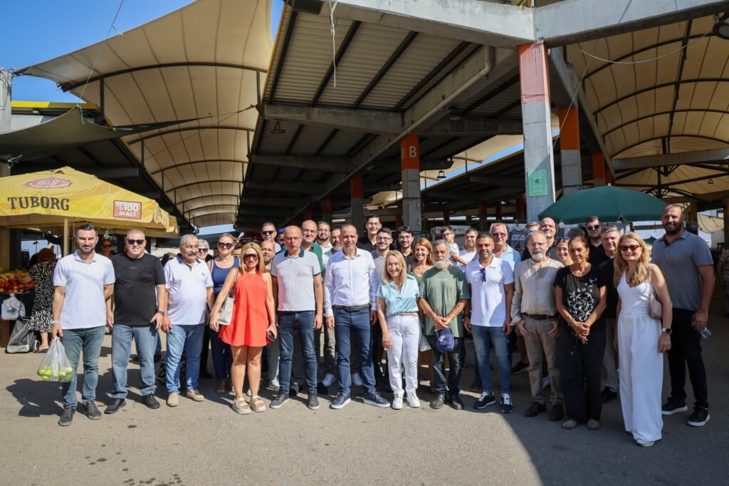 CTP ile TDP Lefkoşa Açık Pazarı’nı ziyaret etti CTP ile TDP Lefkoşa Açık Pazarı’nı ziyaret etti