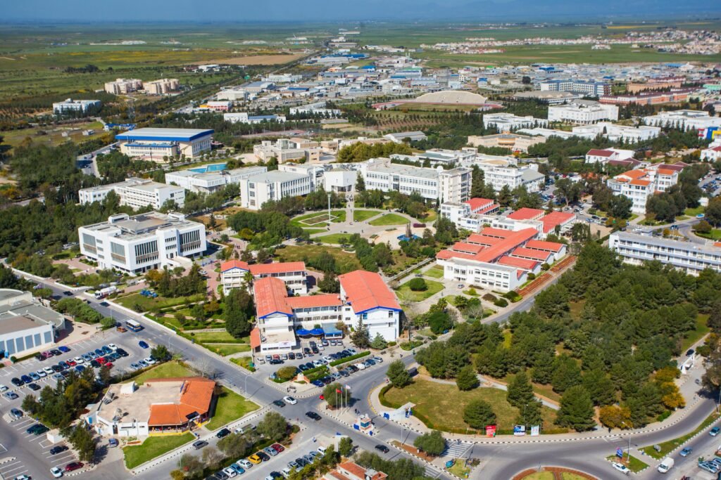 DAÜ Rektörlüğünden toplu iletişim sisteminin kullanılmasının engellendiği iddialarına yanıt