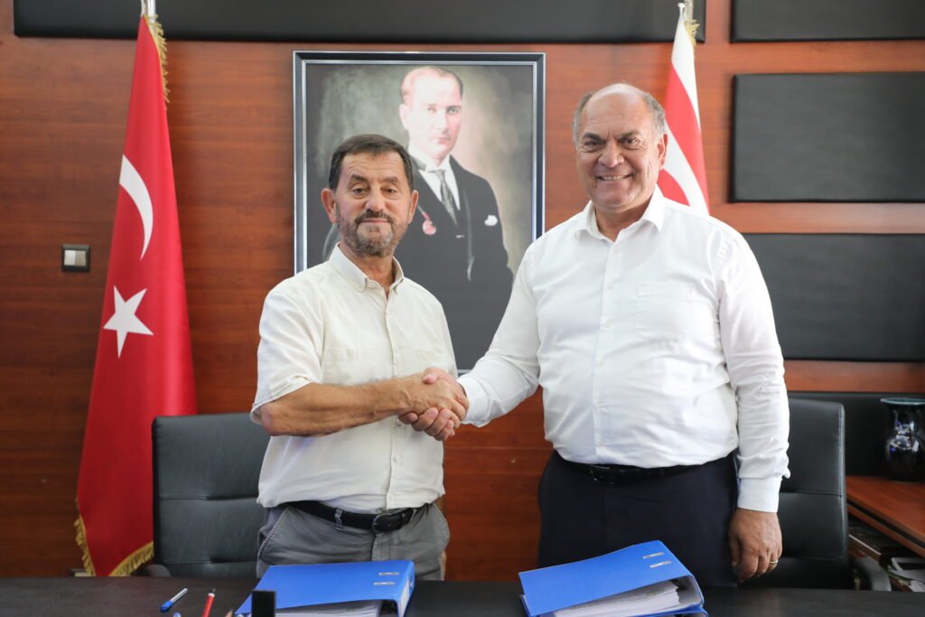 Heyecan Park Projesi’ndeki drag pisti asfalt ihalesi için imzalar atıldı Heyecan Park Projesi’ndeki drag pisti asfalt ihalesi için imzalar atıldı