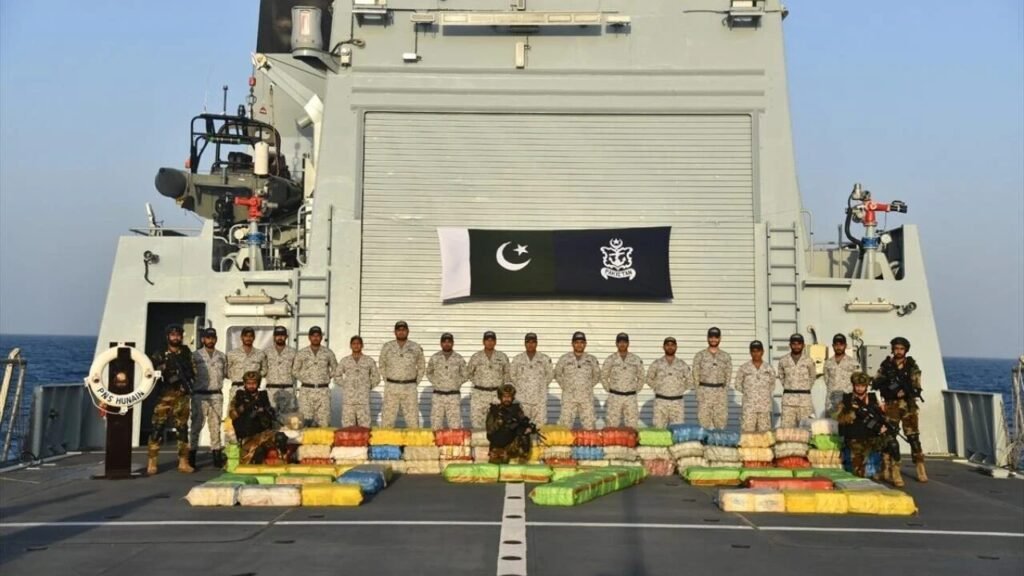 Pakistan donanması, Umman Denizi’nde 2 bin 800 kilogramdan fazla uyuşturucu ele geçirdi Pakistan donanması, Umman Denizi'nde 2 bin 800 kilogramdan fazla uyuşturucu ele geçirdi