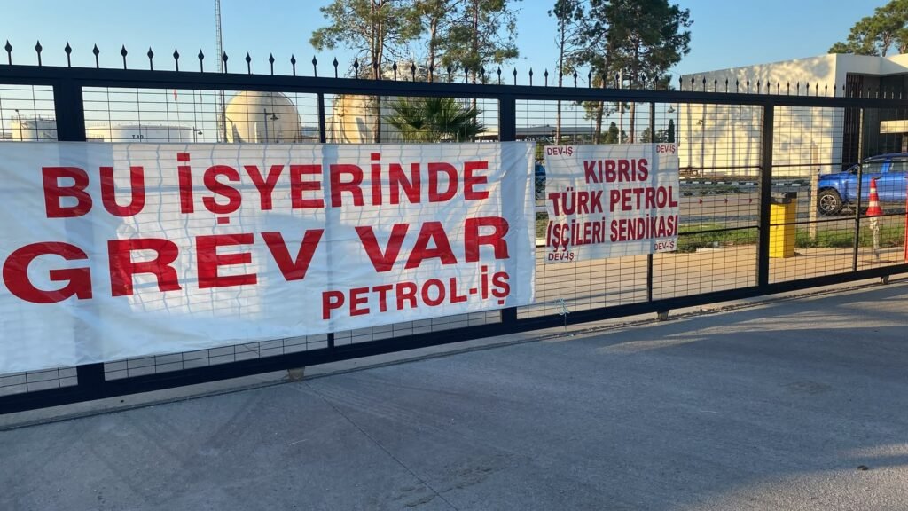 Dev-İş, Kıbrıs Türk Petrolleri’nde 2 saatlik uyarı grevi yapıyor Dev-İş, Kıbrıs Türk Petrolleri’nde 2 saatlik uyarı grevi yapıyor