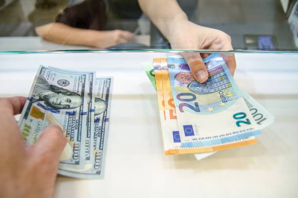 Döviz kurları…Sterlin 65,75 TL, euro 56,30 TL, dolar 48,77 TL’den işlem görüyor Döviz kurları...Sterlin 65,75 TL, euro 56,30 TL, dolar 48,77 TL’den işlem görüyor