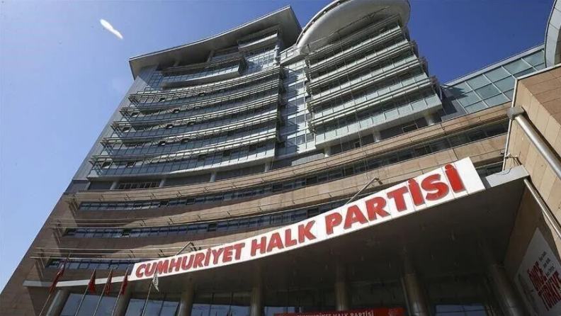 Ankara’da 7 ilçenin belediye başkanı CHP’den istifa etti Ankara'da 7 ilçenin belediye başkanı CHP'den istifa etti