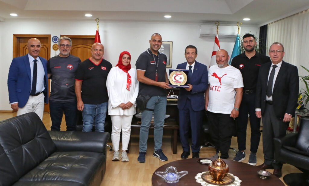 Dışişleri Bakanı Ertuğruloğlu, T-Bikers heyetini kabul etti
