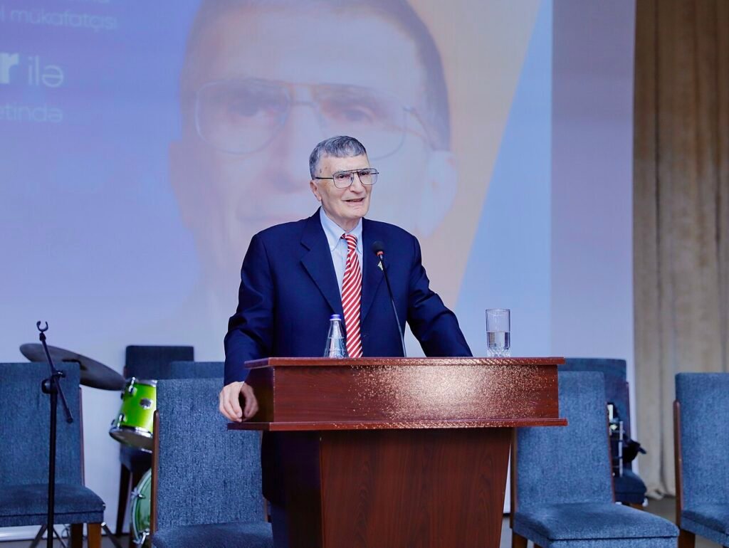 Azerbaycan Cumhurbaşkanı Aliyev, Nobel ödüllü Türk bilim insanı Sancar’ı “Şöhret” nişanıyla ödüllendirdi Azerbaycan Cumhurbaşkanı Aliyev, Nobel ödüllü Türk bilim insanı Sancar'ı "Şöhret" nişanıyla ödüllendirdi