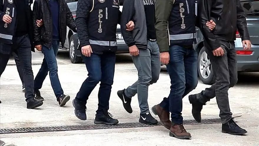 İstanbul merkezli “usulsüz vatandaşlık” operasyonunu: 73 gözaltı, 30 şirkete kayyum İstanbul merkezli "usulsüz vatandaşlık" operasyonunu: 73 gözaltı, 30 şirkete kayyum