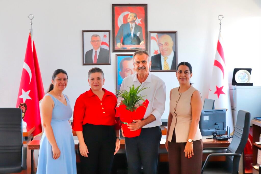 İKD, Gazimağusa Belediye Başkanı Uluçay ile Girne Belediye Başkan Şenkul’u ziyaret etti İKD, Gazimağusa Belediye Başkanı Uluçay ile Girne Belediye Başkan Şenkul'u ziyaret etti