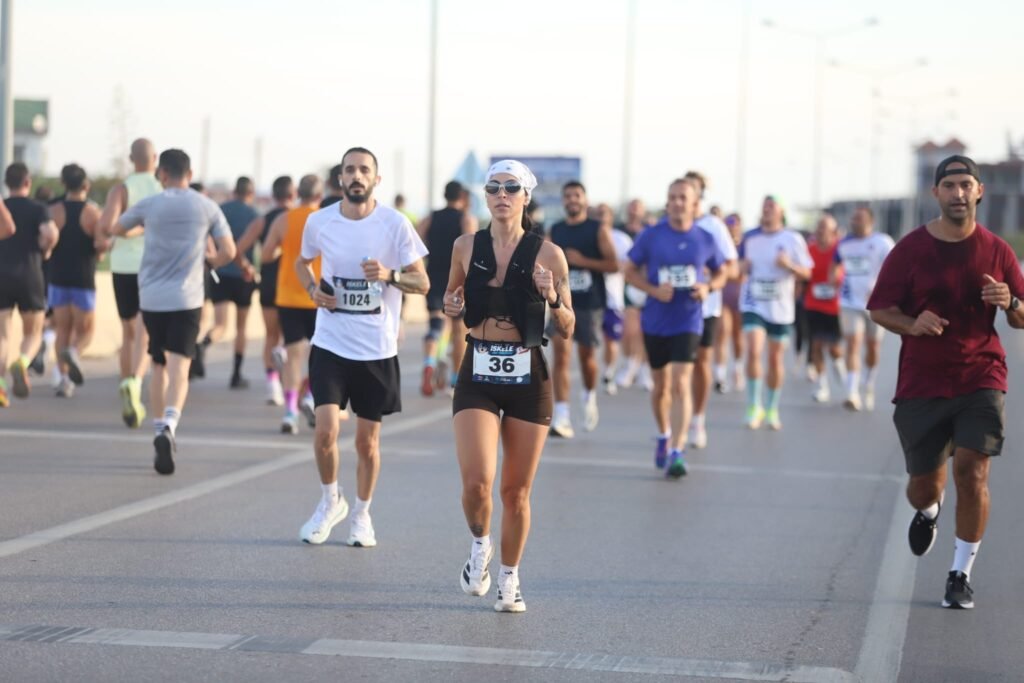 İskele Yarı Maratonu koşuldu… Sadıkoğlu: “Birlikte bir gelecek için adım atıyoruz” İskele Yarı Maratonu koşuldu… Sadıkoğlu: “Birlikte bir gelecek için adım atıyoruz”