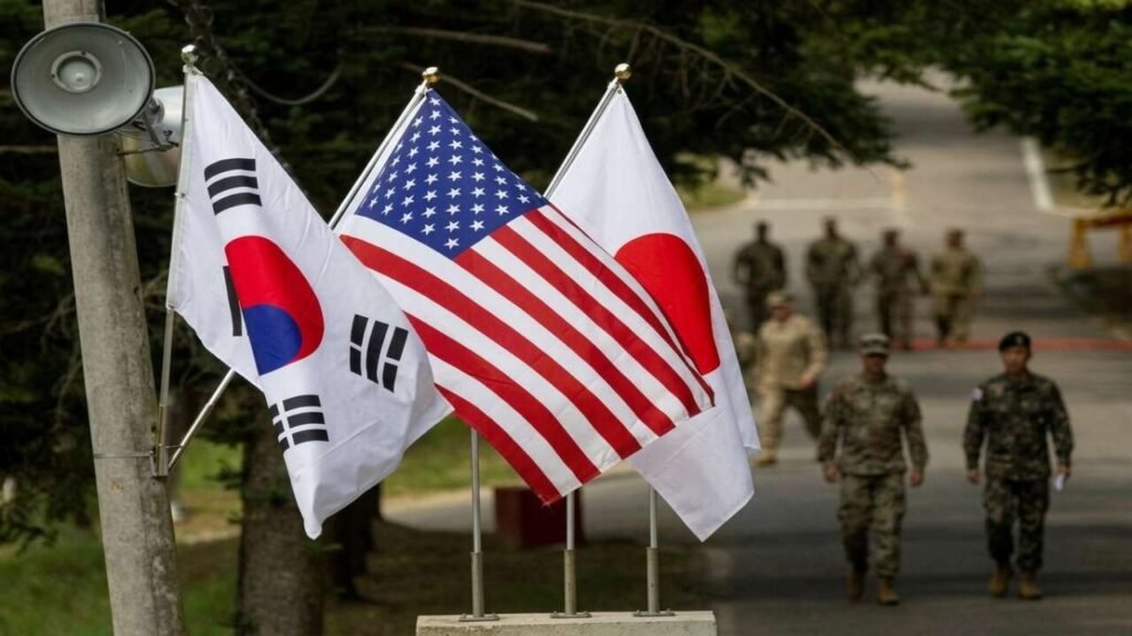 Güney Kore, ABD ve Japonya’nın düzenlediği ortak askeri tatbikat başladı Güney Kore, ABD ve Japonya'nın düzenlediği ortak askeri tatbikat başladı