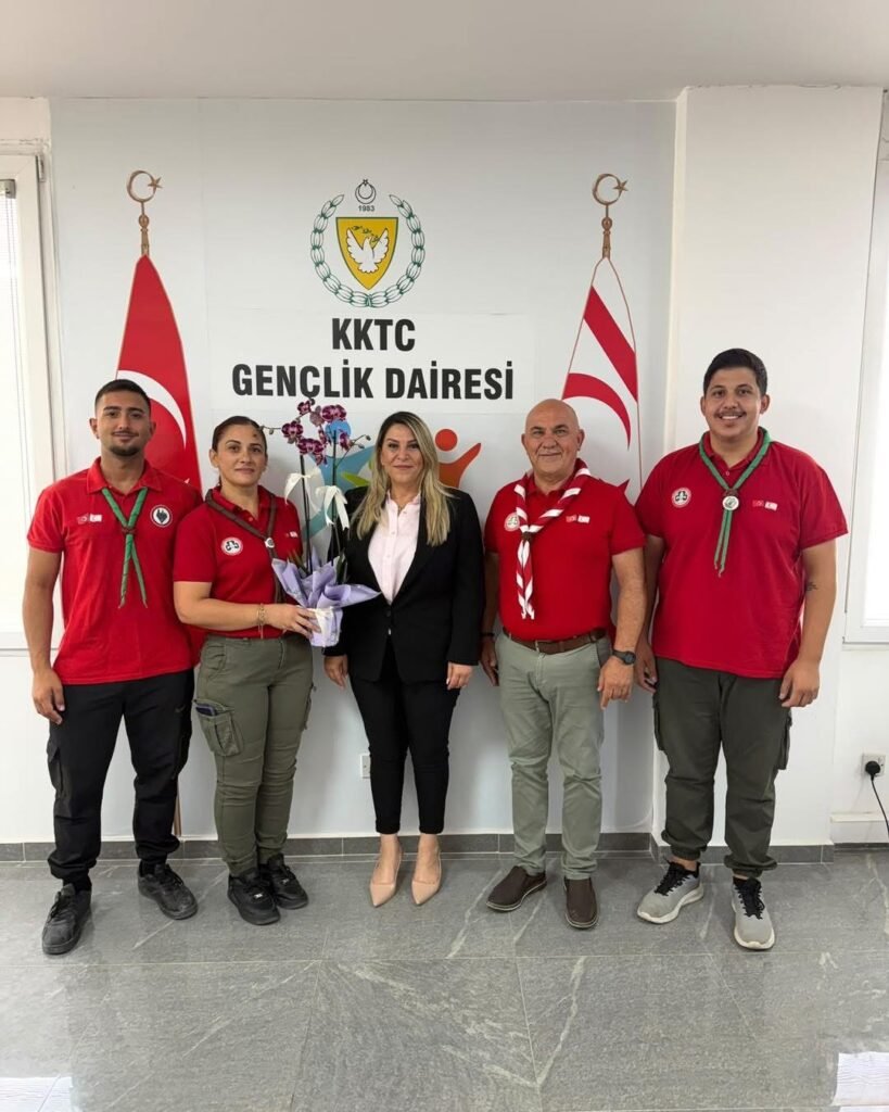 Kıbrıs Türk İzcilik Federasyonu’ndan Gençlik Dairesi Müdürü Bıçaklı’ya nezaket ziyareti Kıbrıs Türk İzcilik Federasyonu’ndan Gençlik Dairesi Müdürü Bıçaklı’ya nezaket ziyareti