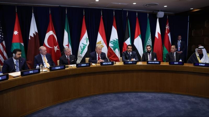 Trump, Körfez İşbirliği Konseyi üyesi ülke liderleri ve Erdoğan ile bir araya geldi Trump, Körfez İşbirliği Konseyi üyesi ülke liderleri ve Erdoğan ile bir araya geldi