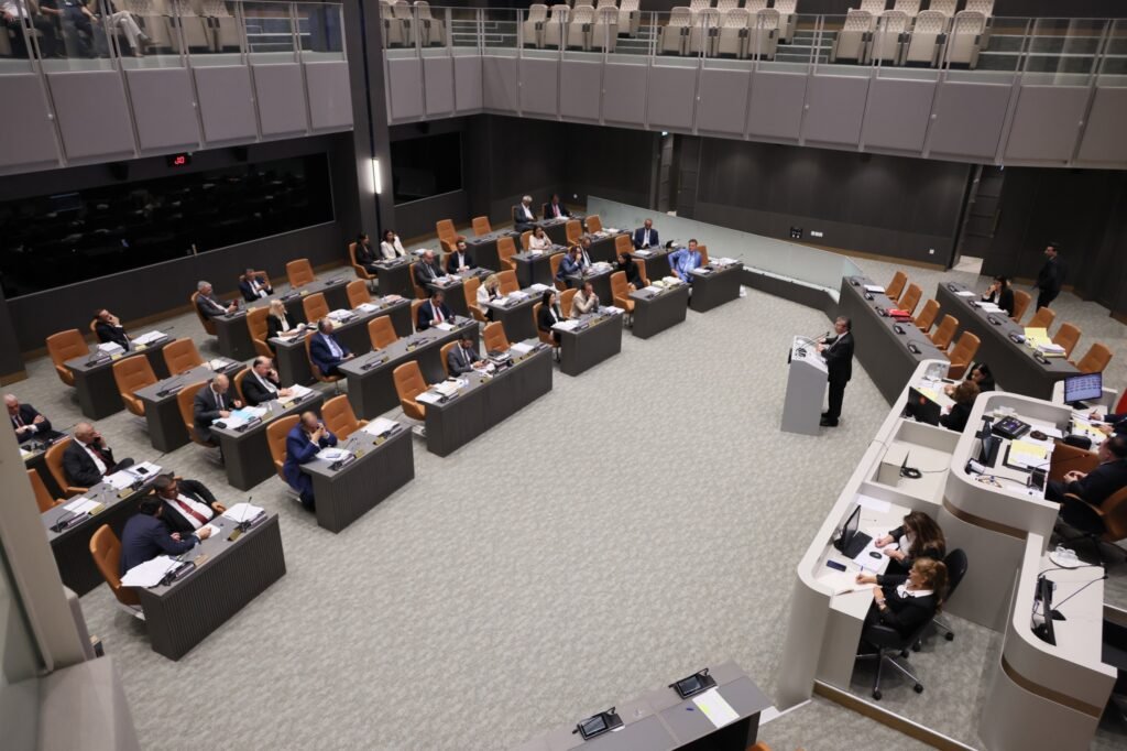 Karma oyun kaldırılmasını içeren Seçim ve Halkoylaması Yasası Meclis’te oy çokluğuyla kabul edildi Karma oyun kaldırılmasını içeren Seçim ve Halkoylaması Yasası Meclis’te oy çokluğuyla kabul edildi
