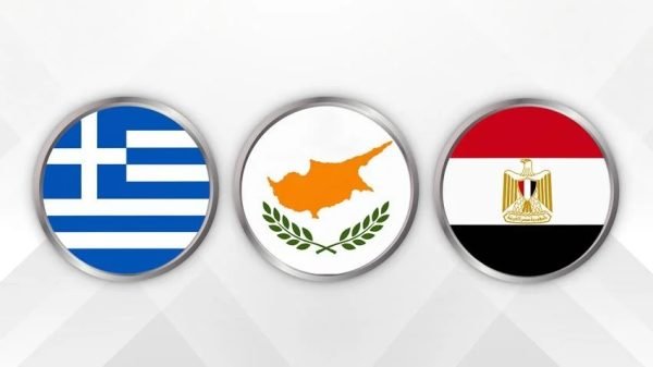 Mısır Cumhurbaşkanı Sisi, Yunanistan ve GKRY savunma bakanlarıyla görüştü Mısır Cumhurbaşkanı Sisi, Yunanistan ve GKRY savunma bakanlarıyla görüştü