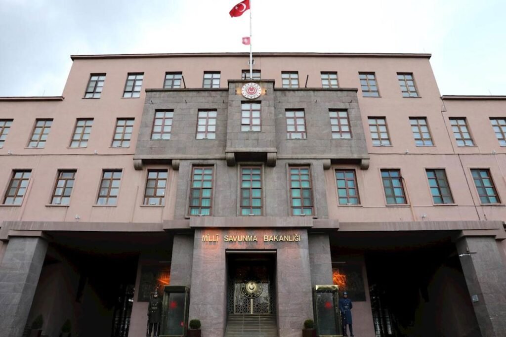 Türkiye MSB: “Kıbrıs’taki askeri gelişmeler yakından izleniyor” Türkiye MSB: “Kıbrıs'taki askeri gelişmeler yakından izleniyor”