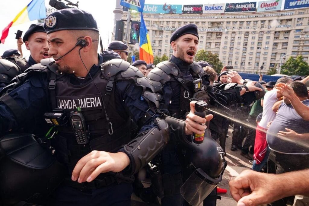 Romanya’da hayvan yetiştiricileri ile jandarma arasında arbede Romanya'da hayvan yetiştiricileri ile jandarma arasında arbede