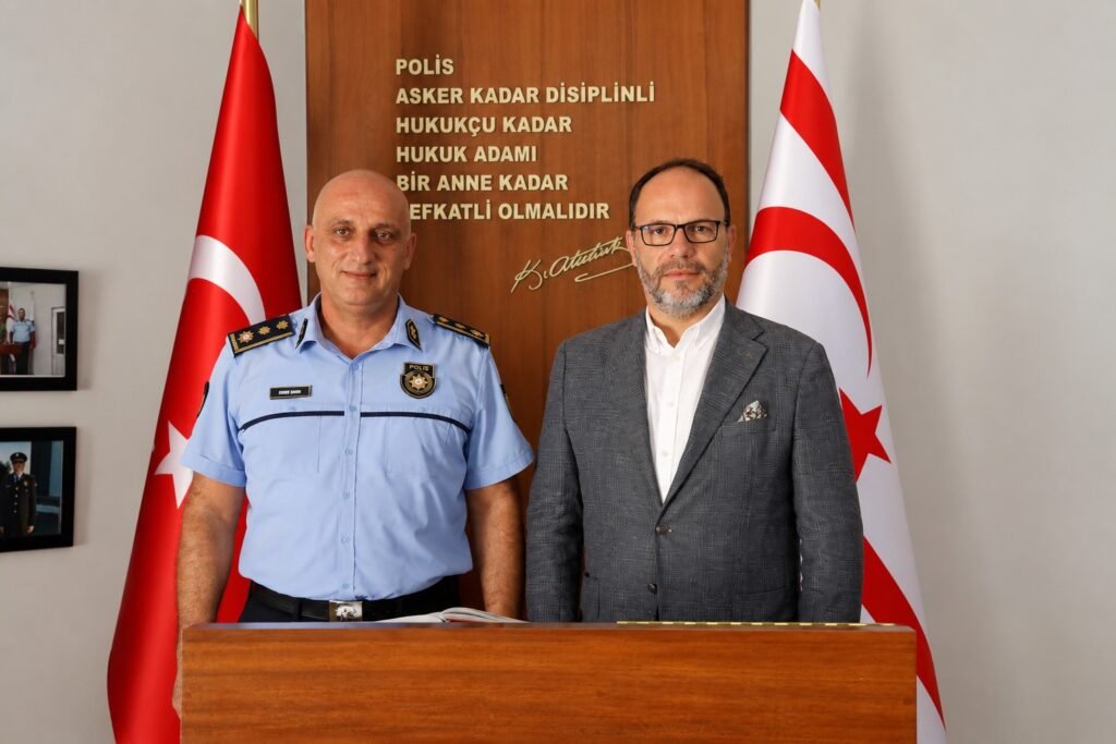 Sadıkoğlu İskele Polis Müdürü Erem’i ziyaret etti… “Kurumlar arası dayanışma aynı kararlılıkla sürecek” Sadıkoğlu İskele Polis Müdürü Erem'i ziyaret etti... “Kurumlar arası dayanışma aynı kararlılıkla sürecek”